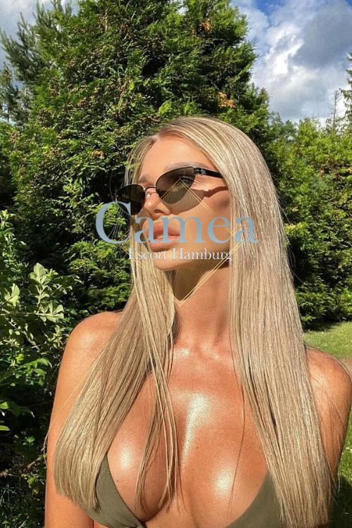 Sumaye - Blonde hair Escort in Hamburg